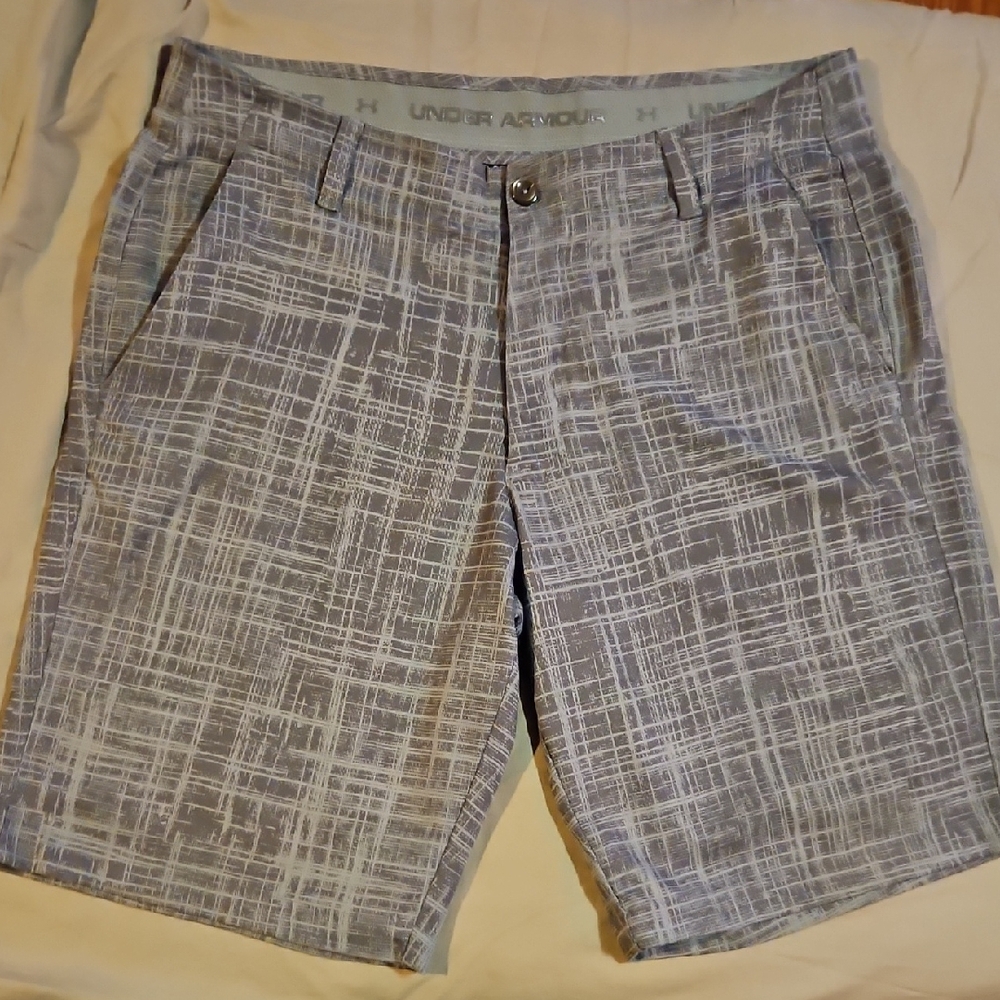 Under Armour Men's Light Gray Patterned Flat Front Shorts